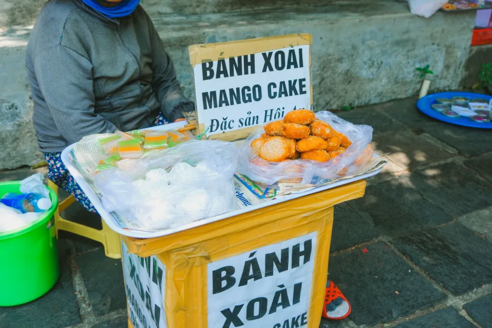 Bàn ăn tại Lê Thị Minh Hải